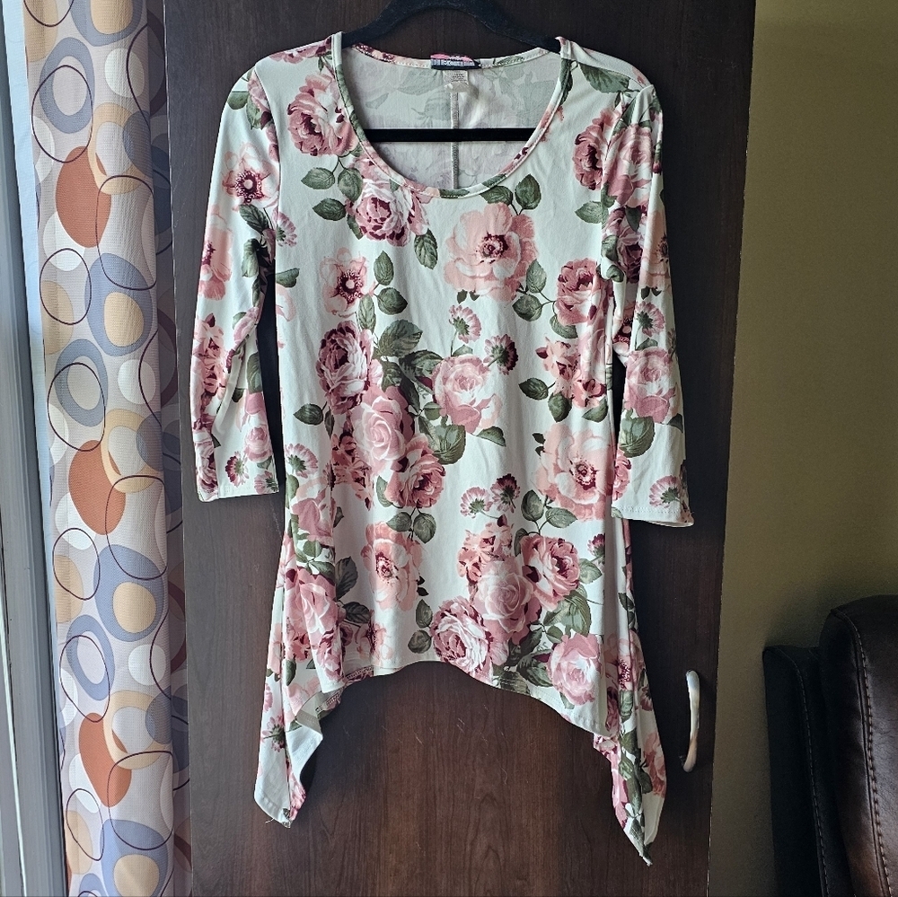 Discreet Pink Floral Tunic Top